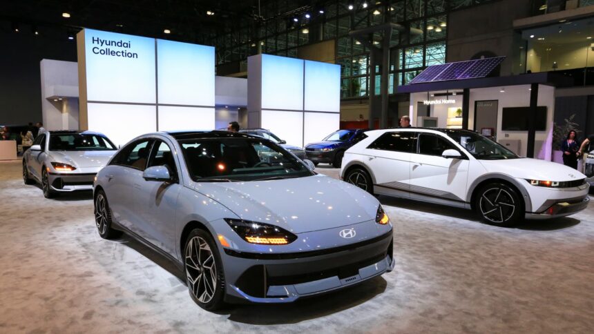 108134346 1745266104948 NYIAS DeVries 04162025 146