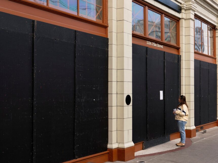 Starbucks to Close Underperforming Stores Amid Restructuring Efforts 1 2025 09 25T180329Z 390240610 RC26ZGA2UYIU RTRMADP 3 STARBUCKS RESTRUCTURING copy 1758826385