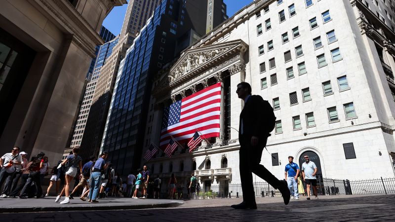 Record High Stock Ownership Poses Risks for Americans Amid Market Concerns 1 c gettyimages 2225443232