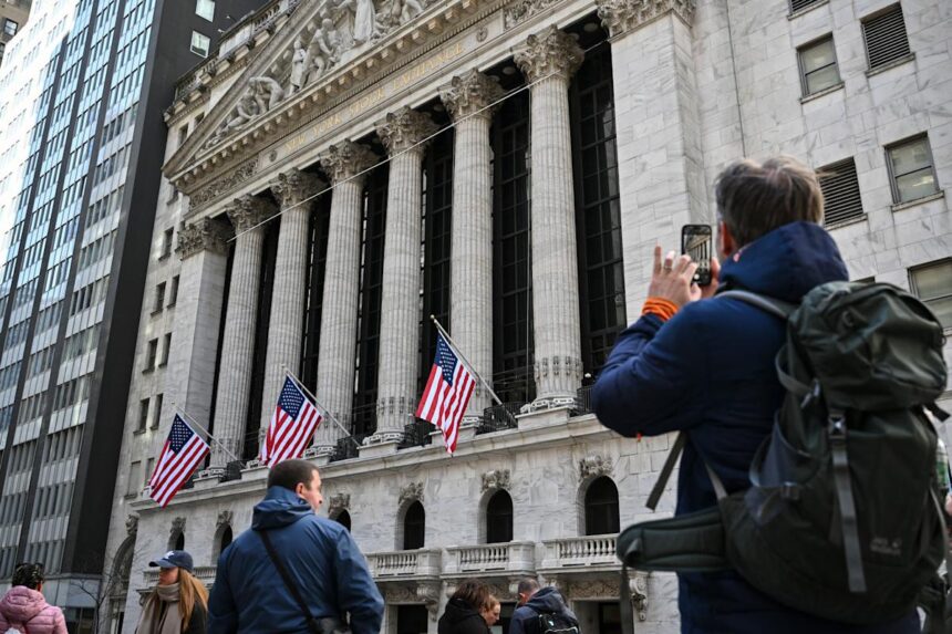 US stocks retreat amid government shutdown and disappointing jobs data 1 1c15cfb0 9e27 11f0 bbe6 918378a77646