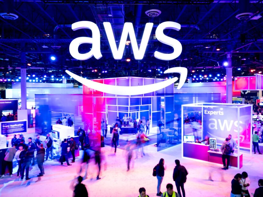 2023 12 01T165935Z 361682822 RC29N4AL00UC RTRMADP 3 AMAZON COM AWS 1760953497