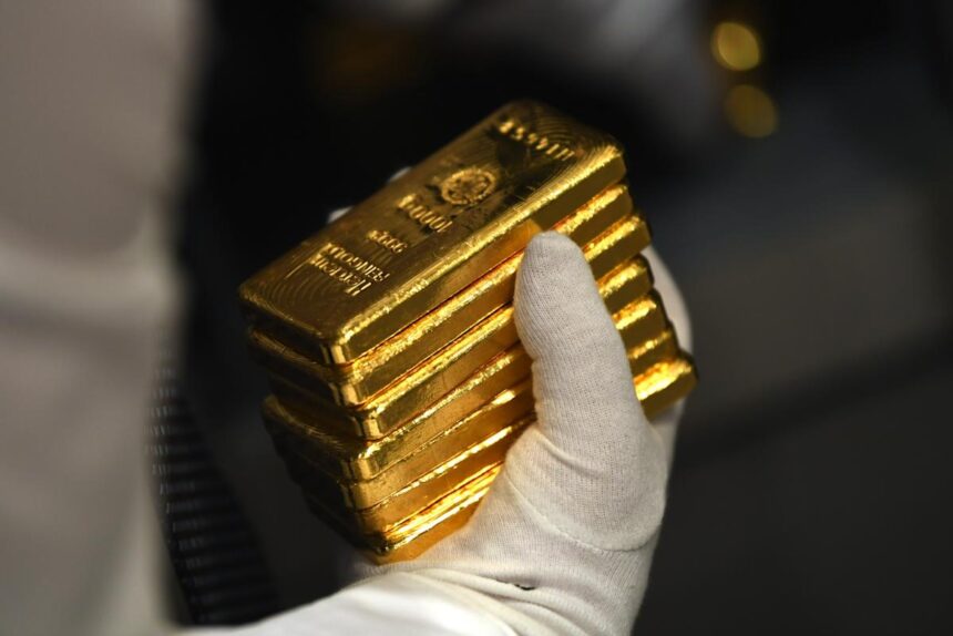 Gold Hits Record High Near $4,000 an Ounce Amid US Government Shutdown and Political Crisis in France 1 afdddee9e5eb7b879dc86dca9e4ef857