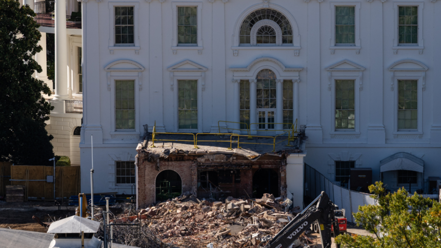 Construction of $250 Million Ballroom on White House Grounds Sparks Controversy 1 east wing demo day