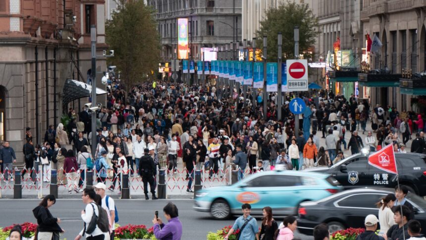108219137 1761794321299 gettyimages 2241884628 cfoto shanghai251020 npDs0