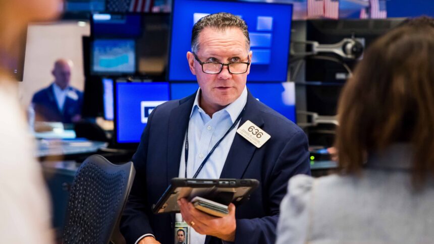 108220648 1762299601024 108220648 1762187355169 Traders Photo 20251102 KK PRESS 001