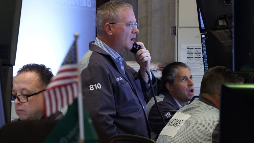 Traders React to Senate's Approval of Government Shutdown Deal as Markets Rally 1 108223737 17627966742025 11 10t174234z 65768964 rc2rthab6b5f rtrmadp 0 usa stocks