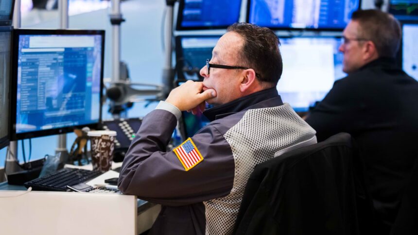 108226863 1763394988037 Traders Photo 20251116 KK PRESS 002