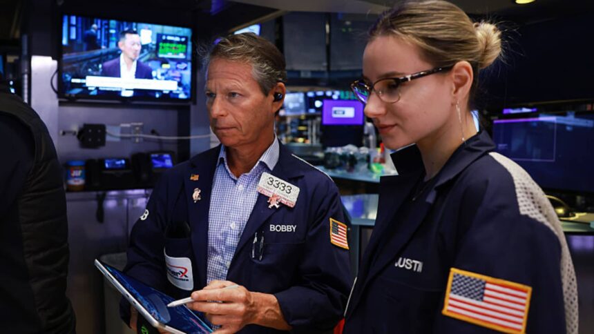 December Expected to Spark Year-End Rally in Stock Market 1 108229226 1763655005517 108229226 1763654777588 gettyimages 2247653087 6k4a1722 dmi5hchd