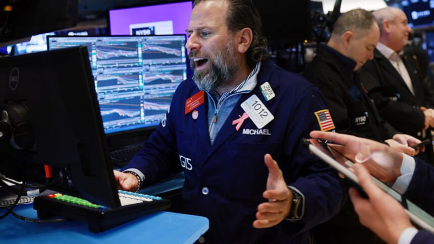 Stocks Rebound Amid Rate Cut Expectations, But Weekly Losses Persist 1 108229227 1763654917812 108229227 1763654777381 gettyimages 2247653106 6k4a1704 obhdwkkr