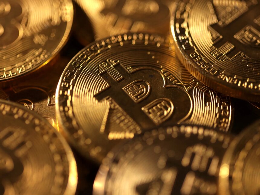 Bitcoin Drops Below $90,000 for First Time in Seven Months as Investor Appetite Dwindles 1 2025 11 18T105107Z 1670925093 RC2KCBA02VPW RTRMADP 3 FINTECH CRYPTO BITCOIN 1763482151