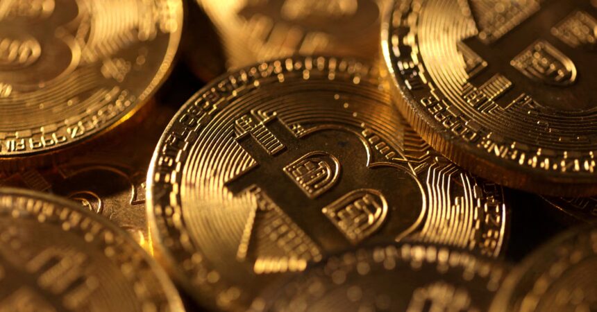 Bitcoin Hits Seven-Month Low Amid Major Fund Withdrawals and Investor Caution 1 FZH6WW2N7JJIJPBSGKH7IKTRII