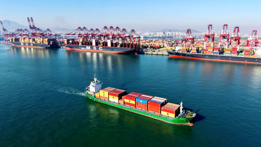 China's Exports to the U.S. Continue Decline Despite Trade Deal 1 108237999 1765151887110 gettyimages 2249229993 cfoto qingdaop251204 npZyJ