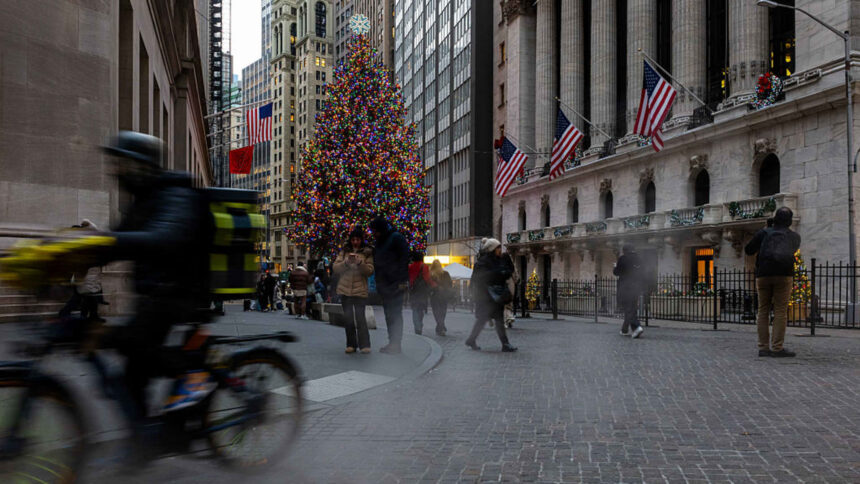 S&P 500 Faces Pressure as Tech Stocks Sell Off, Weekly Losses Recorded 1 108238699 1765235082525 gettyimages 2250822575 anotherday158736751 zvzj8lw0