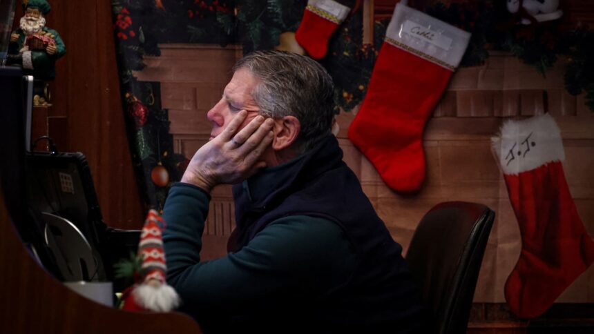 Wall Street Faces Holiday Gloom as Stocks Struggle Ahead of Year-End 1 108239875 17653834402025 12 10t161452z 1500723622 rc2pdiakf4k9 rtrmadp 0 usa stocks