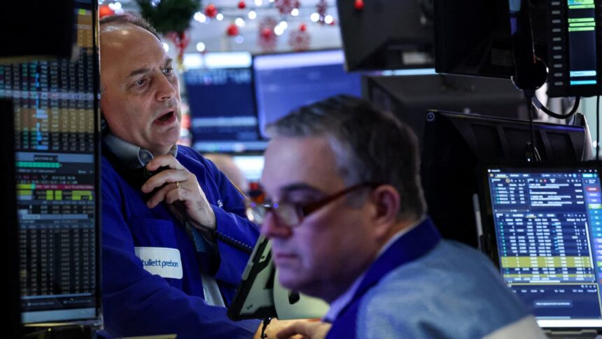 108243088 17659928772025 12 17t170022z 1261512194 rc2eiiasjg6e rtrmadp 0 usa stocks