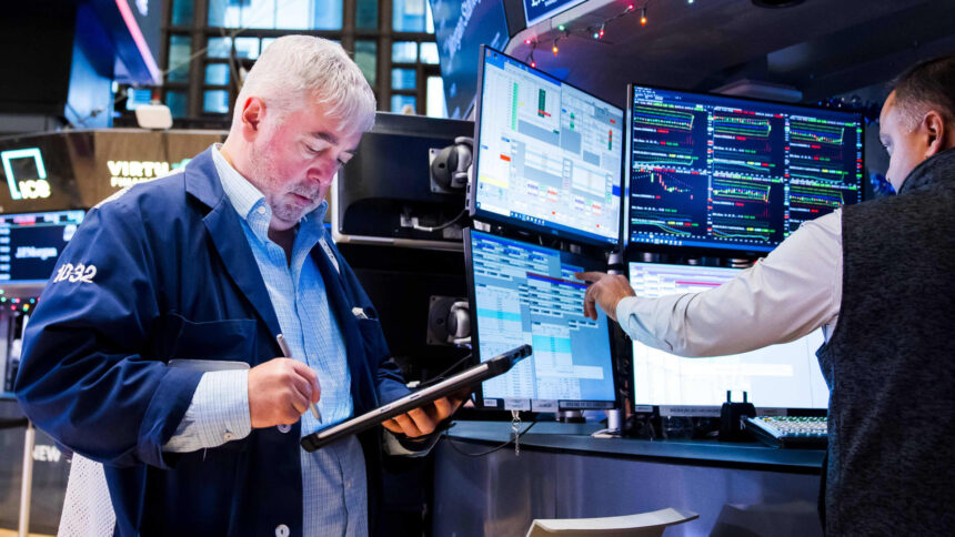 Market Update: Wall Street Set for Muted Open Amid Holiday Trading and Economic Data 1 108243747 1766084013189 108243747 1766083270307 Traders Photo 20251218 KK PRESS 008