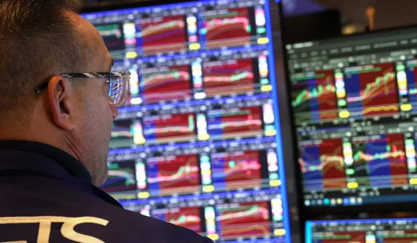 Investors Move Away from Tech Stocks Amid AI Disruption Concerns 1 49f6f720 d37d 11f0 b7e7 de393192a021