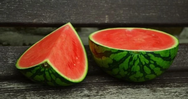 Thị trường chứng khoán Việt Nam tăng mạnh, nhưng nhà đầu tư vẫn lỗ do sự chênh lệch giữa số lượng cổ phiếu tăng và giảm