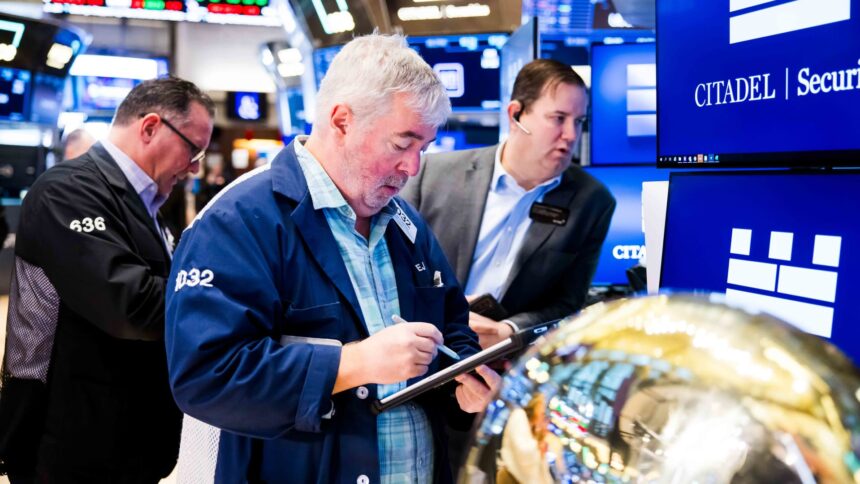 Mixed Market Activity Ahead of Fed Decision and Major Tech Earnings 1 108257698 1769534842387 Traders Photo 20260127 KK PRESS 014