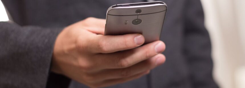 Rogers Communications Faces Mixed Performance Amid Investor Attention 1 f928ca386683eccc57c93fd764c6866f