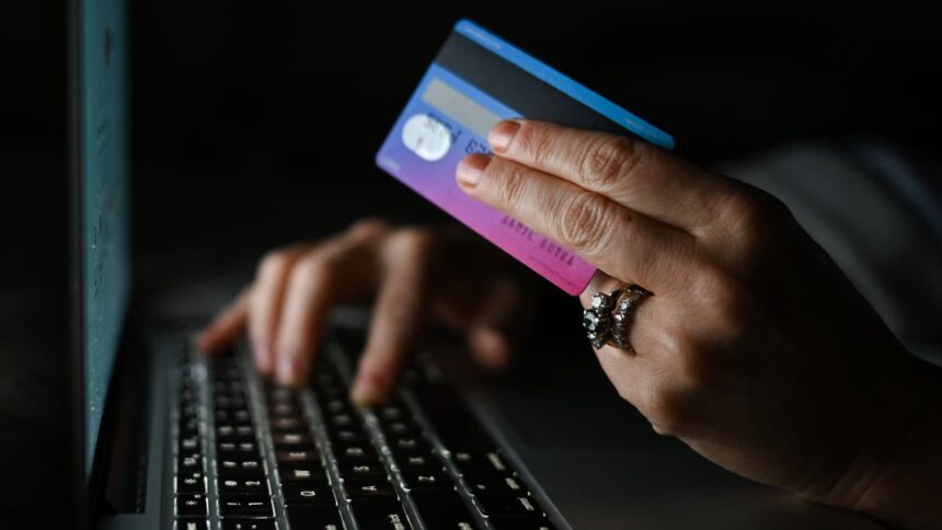 Bipartisan Pressure Mounts on Credit Card Companies Amid Inflation Crisis 1 108070619 1733246222933 gettyimages 1237672734 widak dailylif220111 npiLK
