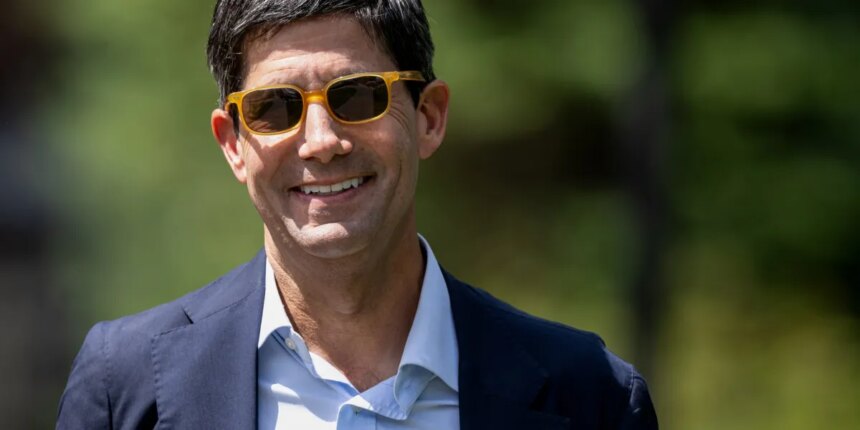 Warsh Faces Challenges in Balancing Fed's Role Amid Rising National Debt 1 GettyImages 2223719638 e1771343953154