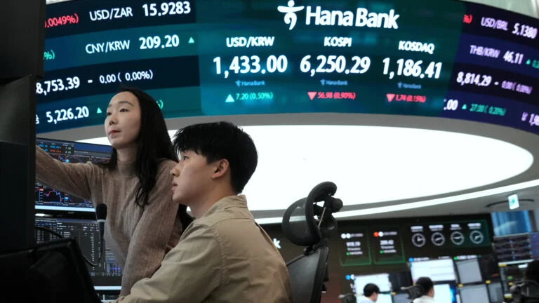 U.S. Stocks Fall Amid AI Fears and Inflation Concerns 1 South Korea Financial Markets 26053 69a13cbee6d1f