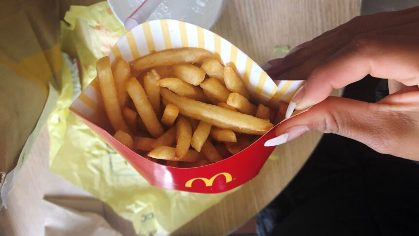 Restaurant Stocks Struggle Amid Inflation and Changing Consumer Habits 1 106201153 1571921111810rts2scki