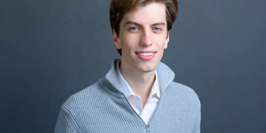 Leophold Headshot expand