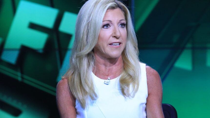 Investor Stephanie Link Shifts Focus from Chevron to Technology Stocks Amid Falling Oil Prices 1 107101468 IMG 2609r