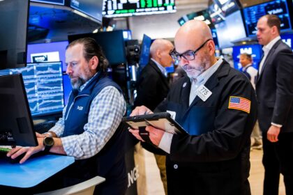 108297656 1777301356480 Traders Photo 20260427 KK PRESS 007