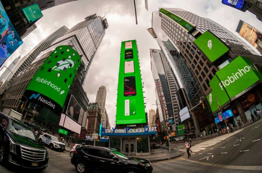 Cathie Wood Capitalizes on Coinbase and Robinhood Stock Divergence 1 Robinhood 114c7b83e1114838b6a25e2376db04e7